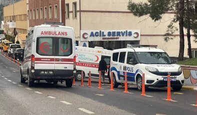 Kendisini bıçakla yaralayan oğlunu tüfekle katletti