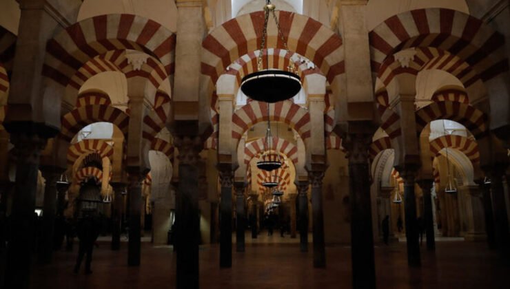 Kurtuba Cami-Katedrali’nde yangın