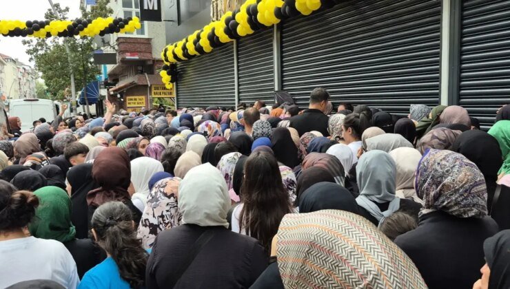 Mağaza açılışında ‘indirim’ izdihamı: Kepenkler yumruklandı, vatandaşlar ezilme tehlikesi geçirdi