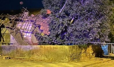 Malatya’da evin çatısı çöktü! Anne ve kızı son anda kurtuldu