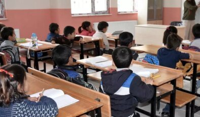 Okullarda serbest kıyafet uygulaması sona eriyor