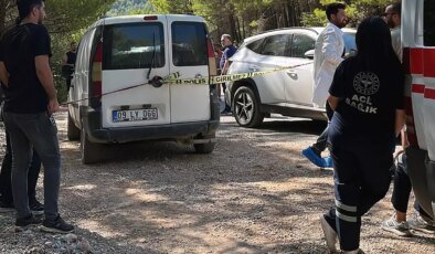 Otomobilde tüfekle vurulmuş halde ölü bulundu