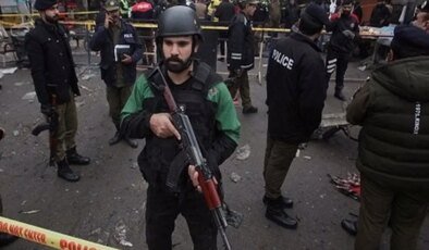 Pakistan’da silahlı soygunculardan polise saldırı: 5 ölü, 2 yaralı
