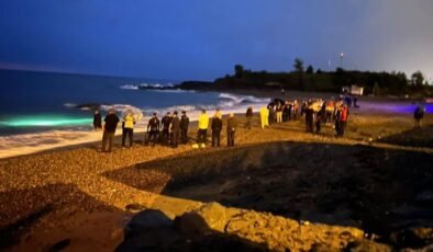 Sahilde gezerken dalgalara kapılan çocuk, denize sürüklenip kayboldu