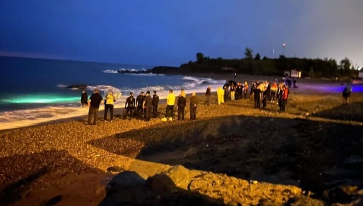 Sahilde gezerken dalgalara kapılan çocuk, denize sürüklenip kayboldu