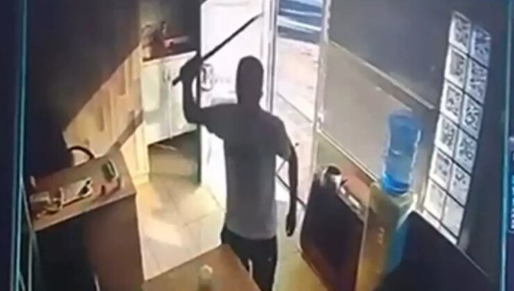 Taksi durağına kılıçlı saldırı kamerada