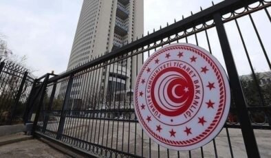 Ticaret Bakanlığı’ndan “domateslerin çöpe dökülmesiyle” ilgili açıklama