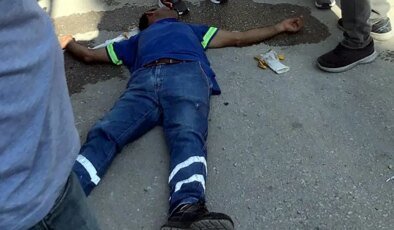 Baba ve oğlu balkondan sokağa çöp atıp temizlik işçisini darp etti