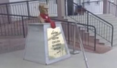 Balıkesir’de çocukların Türk bayrağı ve Atatürk sevgisi okul kamerasında