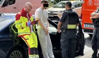 Berlin’de bir araç kalabalık çocuk grubunun arasına daldı, yaralılar var