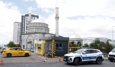 Cami tuvaletinde bıçaklı kavga! Hastanede yaşam savaşı veriyor