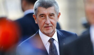 Eski Çekya Başbakanı Babis’e seçim mitinginde saldırı