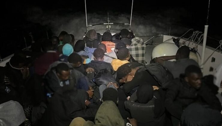 İzmir açıklarında 107 düzensiz göçmen yakalandı