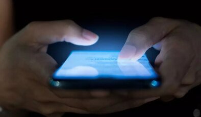 Liseli kızların mesajlaşma grubuna müstehcen fotoğraf yollayan öğretmen tutuklandı