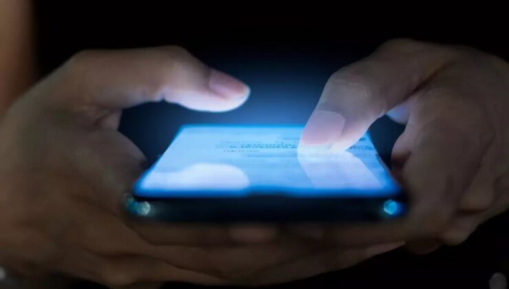 Liseli kızların mesajlaşma grubuna müstehcen fotoğraf yollayan öğretmen tutuklandı