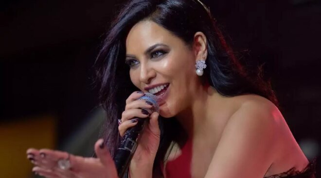 Zara’dan iddialı selfie: Göğüs detayı ön planda